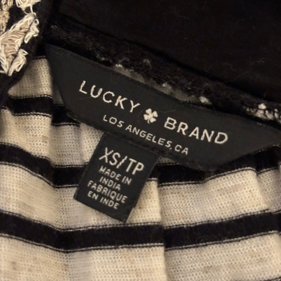 Lucky Brand Black and White Cap Sleeve Graphic Blouse - Picture 2 of 8